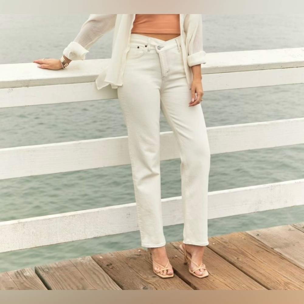 Abercrombie & Fitch Ultra High Rise 90s Straight Jean Size 26XS White